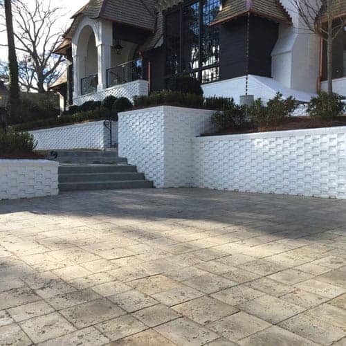 The Benefits of Pavers vs. Poured Concrete Driveways
