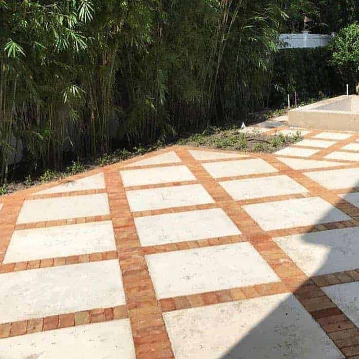 Large concrete pavers mixed with red brick pavers