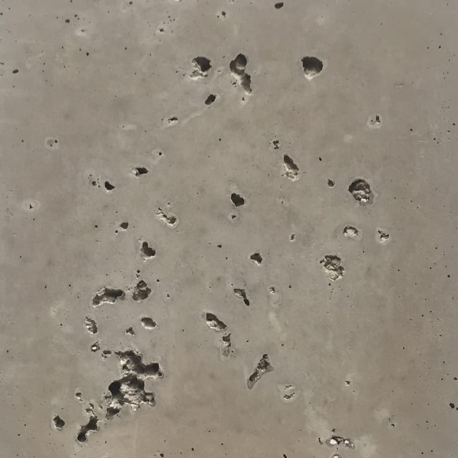 Peacock's Keystone Grey paver that emulates the look of granite.